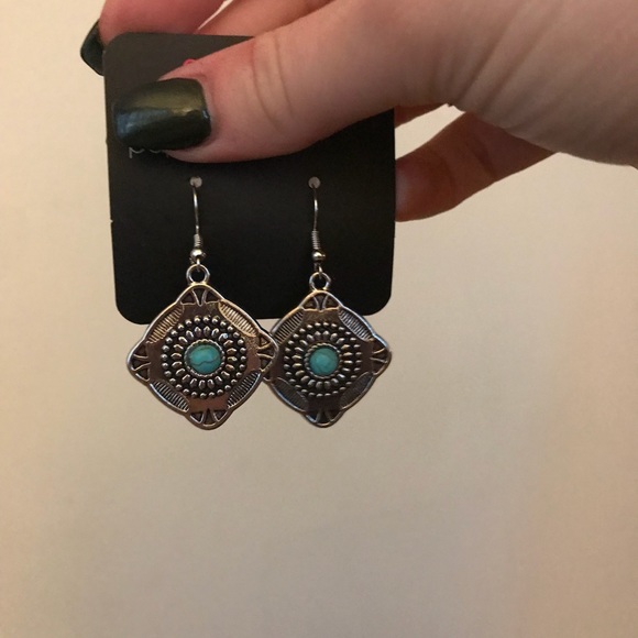 9 pairs of earrings 60$!! - Picture 5 of 8